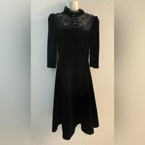 Black hearts and roses goth midevil knee length long sleeve dress M/L 8 gothic